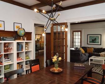 Playful House Named Casa Roja! - Norwich - Comedor