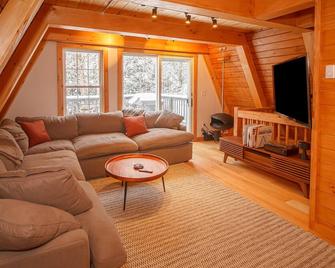 A-Frame Cabin W/ Hot Tub Near Mt. Snow & Vast - Dover - Living room
