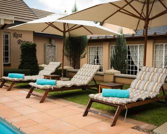 Scotts Manor Guesthouse & Conference Centre - Lichtenburg - Patio
