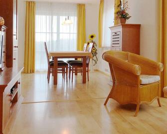Comfortable living in the country with close to city of dreams - Starnberg - Essbereich