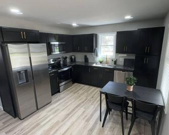 Townside White House - St James - Cocina