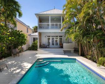 4 bed 2.5 bath home w/ ocean views, private pool oasis on Gulfview - Key West