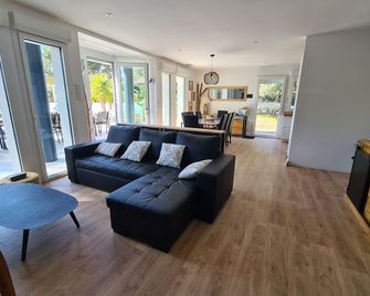 Charming Villa/Near The Sea/Heated, Secure Pool - Lacanau - Living room