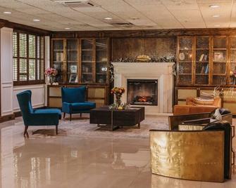 104 · Cozy Corner #104 - King Bed Hotel Phillips - Bartlesville - Lobby