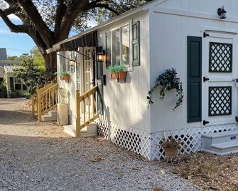 Comfy quaint 1-bedroom cottage with serene pond area in charming Abbeville - Abbeville