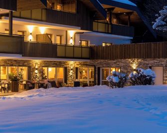 Aparthotel Familiaris - Family Apartments - Pools & Spa in Dolomites - Valdaora - Building