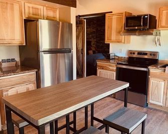 Oakley`s Oasis - Honeymoon Suite - Paonia - Cocina