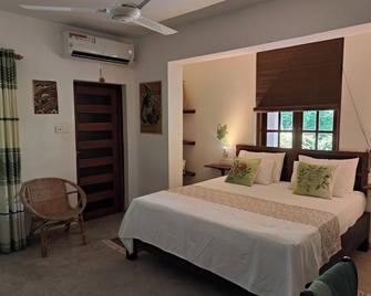 Villa Lyvie ayurvedic hotel - 唐加勒 - 臥室