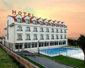 Hotel Restaurante Glasgow - Bayona - Gebäude
