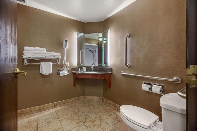 Comfort Suites Green Bay 68 1 5 0 Green Bay Hotel Deals