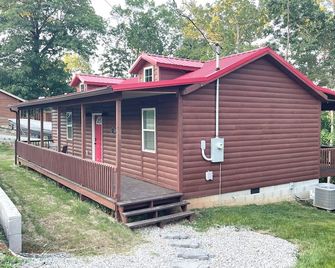 Lakeside Loft-Brand new cabin, water view, close to ramp and large boat parking! - Somerset - Building