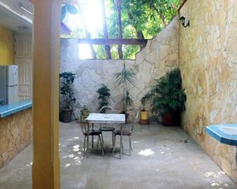 Hostal Homo Lade Trinidad - Trinidad - Patio