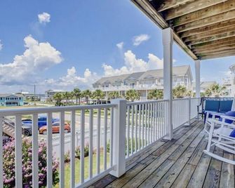 Amazing Views - Sleeps 12 - Oceanfront House w/ Self Check-In - Sneads Ferry - Balcón