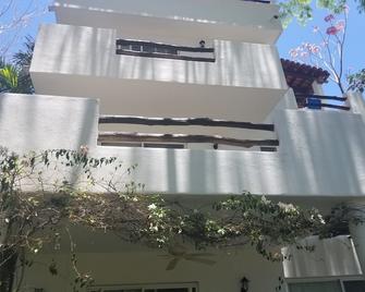 Very relaxing villa with multiple pools and walking to the beach ,restaurant, .. - Punta de Mita - Gebäude