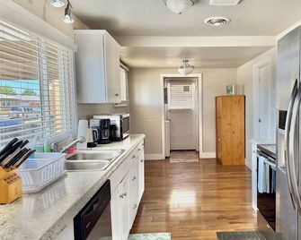 Comfortable House in Moses Lake. - Moses Lake - Küche