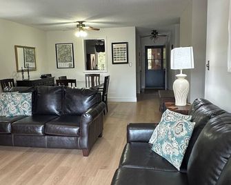 Lincoln, Nh: Monthly Ski Season Rental -Loon & Cannon, Swim, Hike- White Mtns - Lincoln - Living room