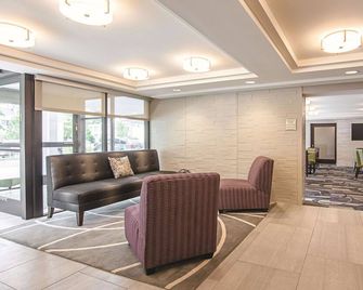 Peaceful Stay | Minutes from Downtown Excitement - Portland - Lobby