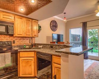 Riverside Condo Ss 4b 1 Bedroom Condo by RedAwning - New Braunfels - Kitchen