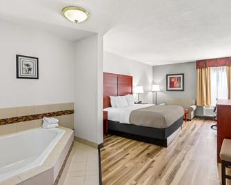 Quality Inn & Suites - Richburg - Habitación