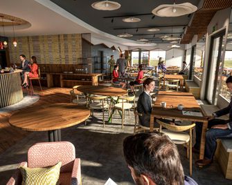 Hôtel de l'Isle - L'Isle d'Abeau - L’Isle-d’Abeau - Лоббі