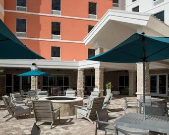 Perfect Spot for Unwinding! Onsite Pool, Pet-Friendly Property, Free Breakfast! - Cape Canaveral - Patio