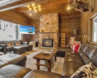 Best Of Both Worlds; Chalet Located On A Private Lot In The Woods And Only 3 Miles From The Village! - Ellicottville - Salon