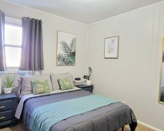 Garden Suite Zoo \ Walking Paths \ Downtown \ Parks \ Mariokart - Fort Wayne - Bedroom