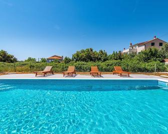 Apartments Nikola - Nin - Pool