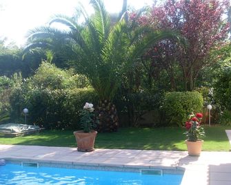 Bed And Breakfast, Private 1st Floor In Villa - Saint-Raphaël - Pool