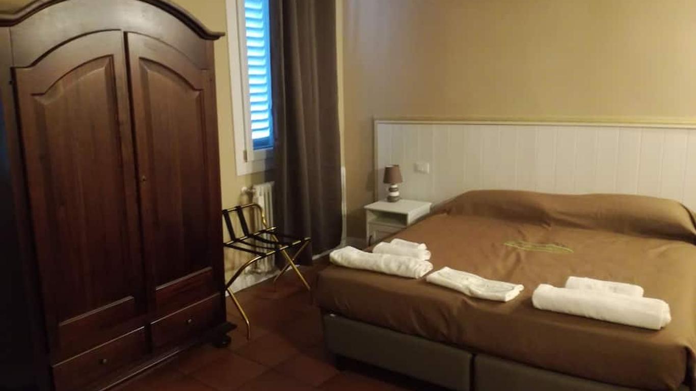 Piazza Cavour 2 Luxury Rooms- Bedinbolognacentro Suites