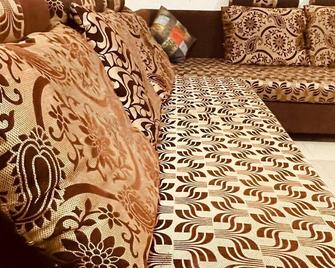Chic 1-bedroom apartment in brilliant Daman with WiFi, AC - Daman