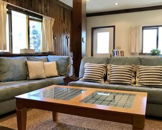 Lovely Cottage With Private Access And Boat Slip On Lake George - Diamond Point - Sala de estar