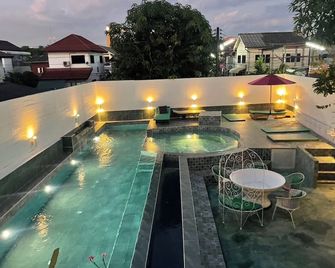 Nordwind Hotel - Chiang Mai - Pileta