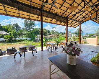Pai Nai Fun Hotel - Pai - Patio