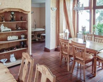 Nine-Bedroom Holiday Home In Petershagen Ot Frille - Petershagen - Essbereich