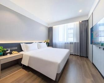 Capital Airport International Hotel - Beijing - Bedroom
