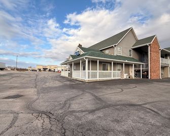 Americas Best Value Inn Grain Valley at I-70 - Grain Valley - Building