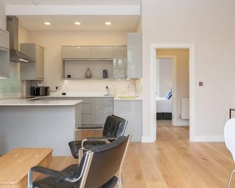 Newly refurbished flat w terrace - Pass the Keys - Londres - Cocina