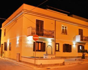 B&B L'Angolino Della Nonna - Castelluzzo - Gebouw