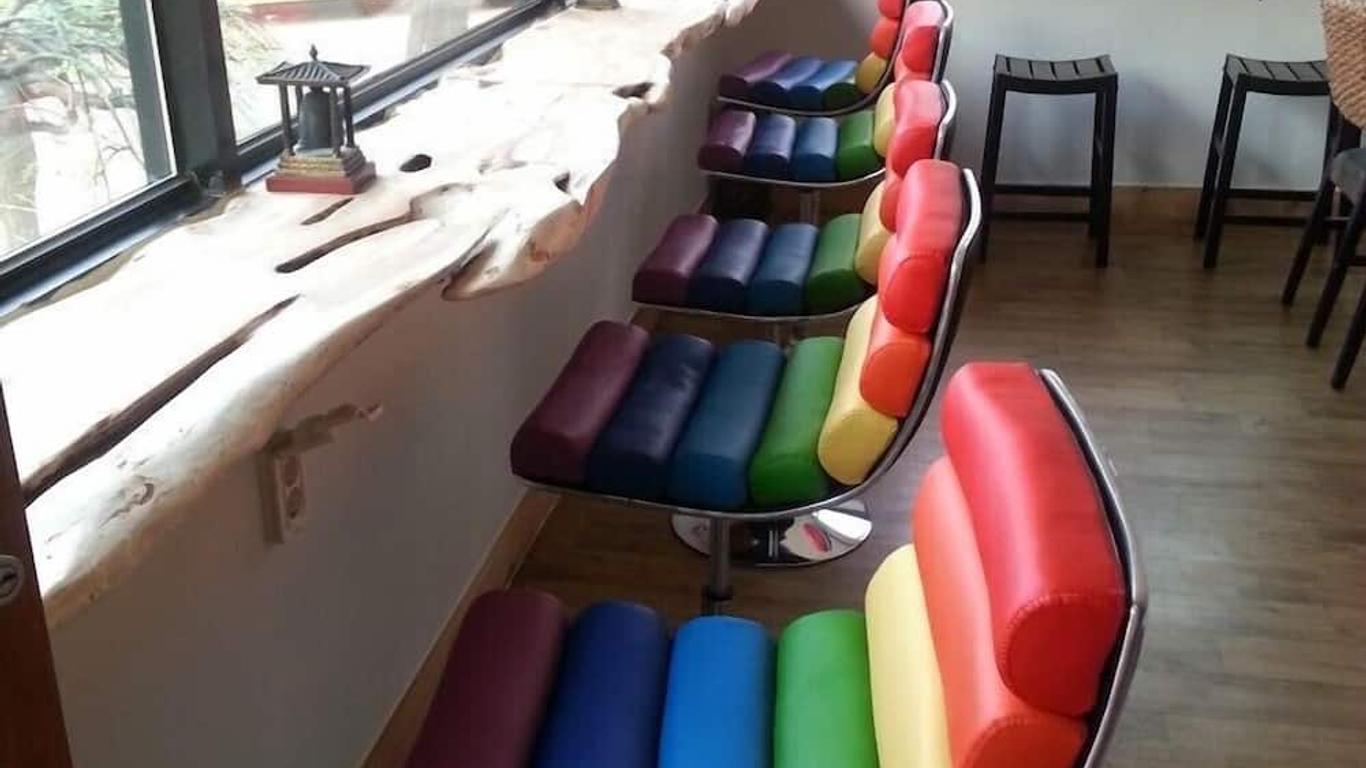 هابي فيليدج سايوبول جست هاوس