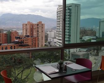 Hotel bh El Poblado - Medellín - Balcony