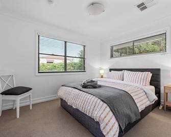 Noble House ~ 2 Bed / 1Bath /1 Car ~ Parklands + Transport - Brisbane - Bedroom