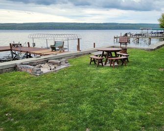Tina's Lake House | Your Summer Getaway to the Heart of the Finger Lakes - Dundee - Patio