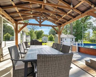 Lake Front Home with Pool and Stunning Views - Annandale - Patio