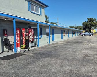 Base Motel By OYO South Tampa - Tampa - Gebäude