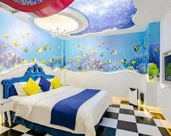 Hawaii Hotel (Leshan Jiaxing Road Food Street) - Leshan - Bedroom