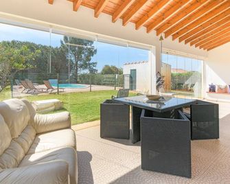 Farmhouse 'Casa Da Piscina' with Sea View, Private Pool and Wi-Fi - Rogil - Living room