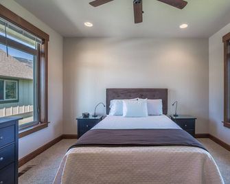 Wapato Lake Retreat-Sleeps 6, Waterfront and dock! - Manson - Habitación