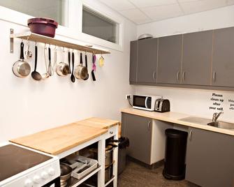 Puffin Nest Capsule Hostel - Vestmannaeyjar - Cocina
