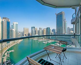 Full Marina and Ain Dubai Wheel View 1BR at The Point Dubai Marina by Deluxe Holiday Homes - Dubai - Balkon
